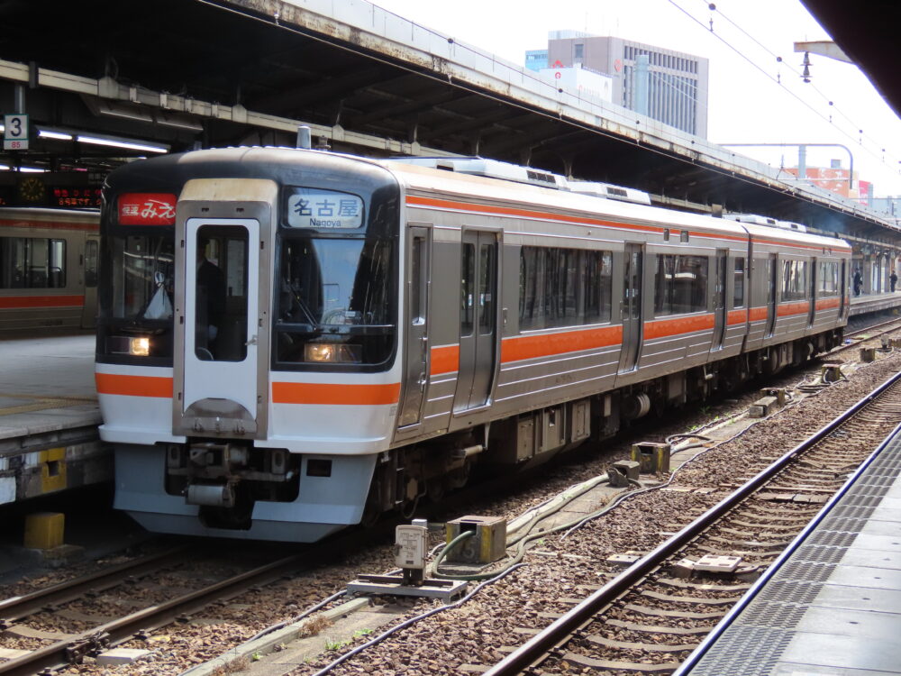 名古屋駅の快速みえ