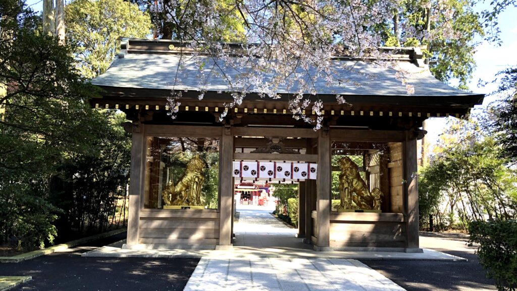 安住神社の神門と狛犬