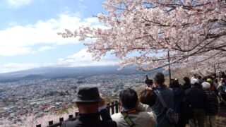 新倉山浅間公園と新倉富士浅間神社の電車アクセス・御朱印情報 