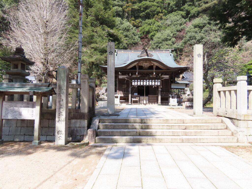 四所神社の境内