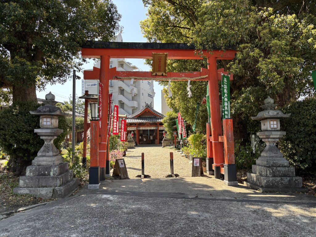 源九郎稲荷神社の鳥居