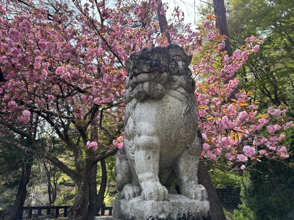 鬼怒川護国神社の狛犬