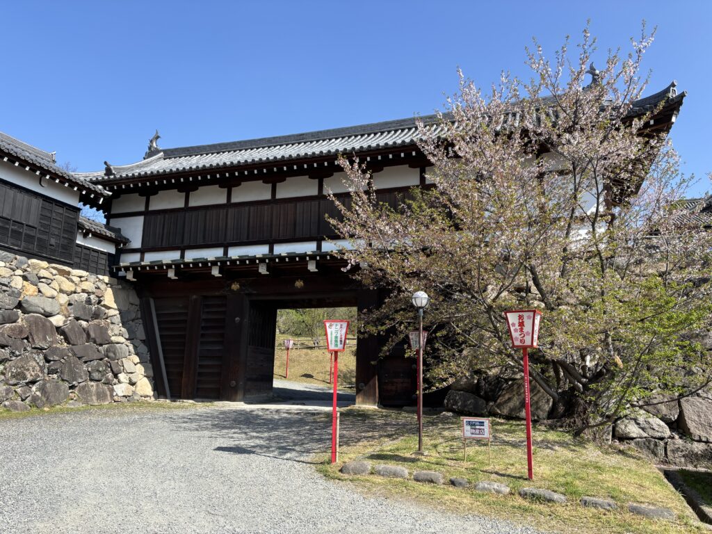 郡山城の追手門