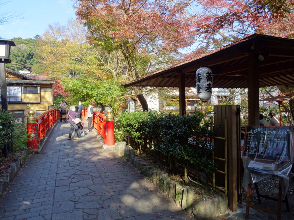 楓橋と竹林の小径