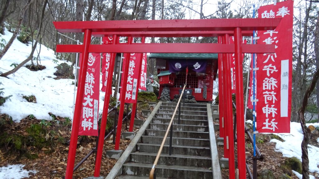 草津穴守稲荷神社の鳥居