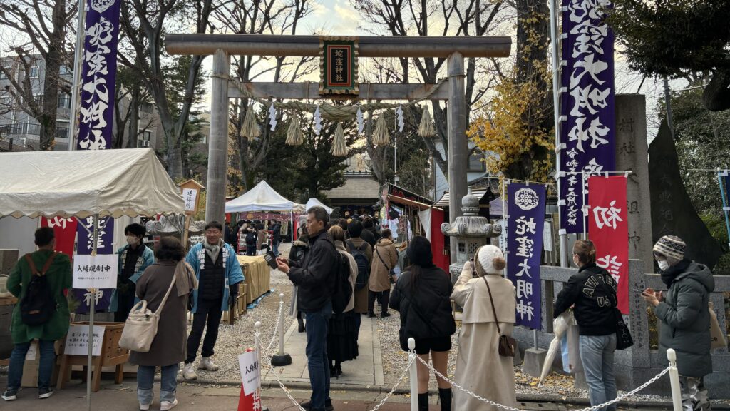 混雑時の蛇窪神社の様子
