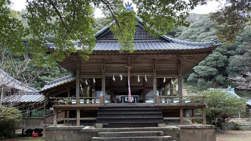 海神神社の拝殿