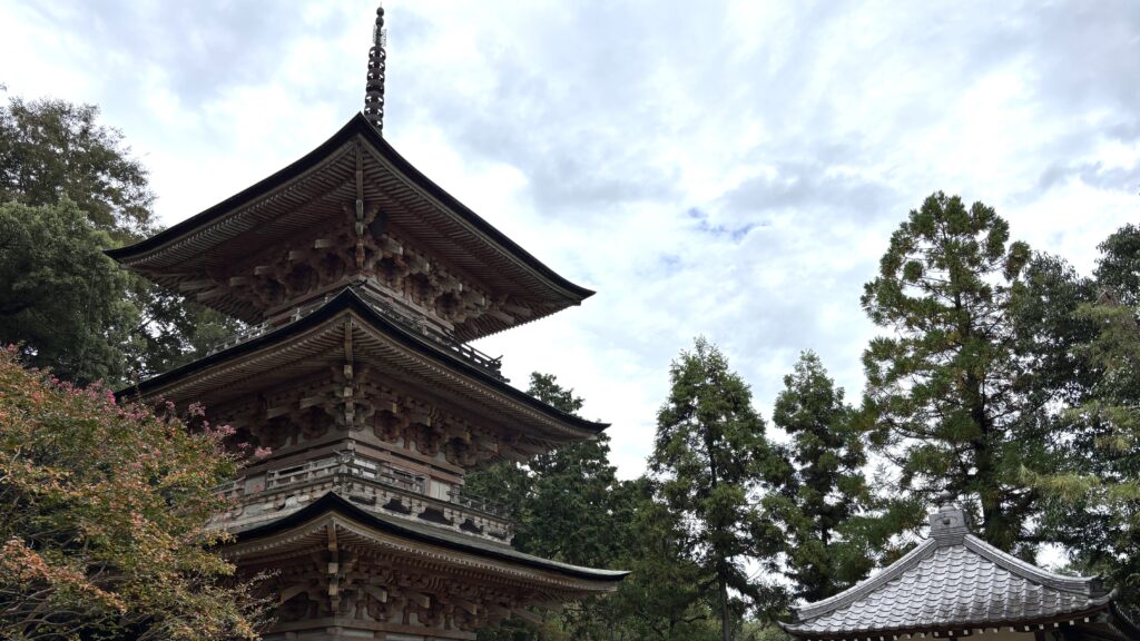 岩殿寺の三重塔