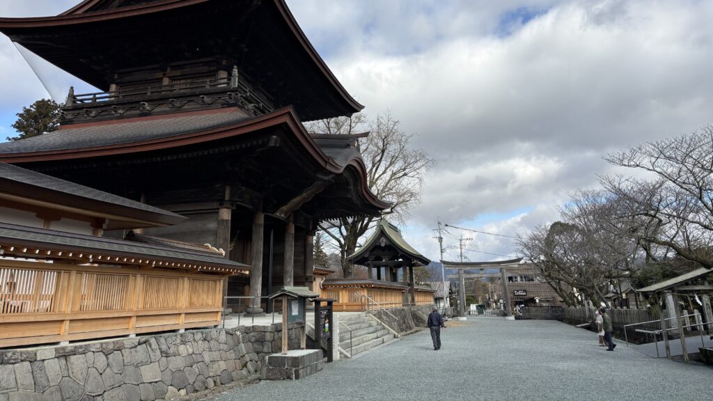 阿蘇神社の横参道