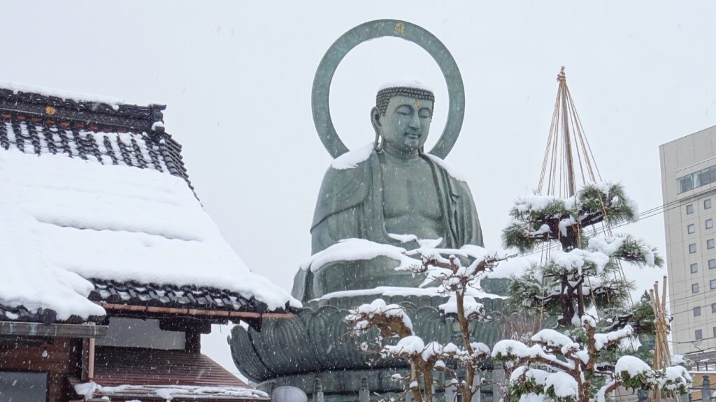 雪の日の高岡大仏