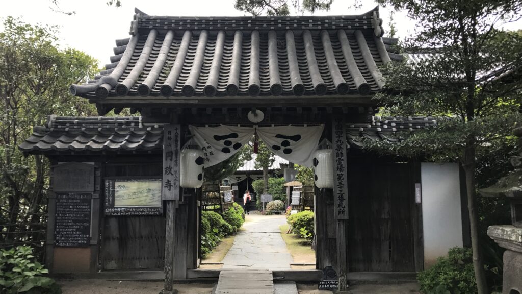 円政寺の山門