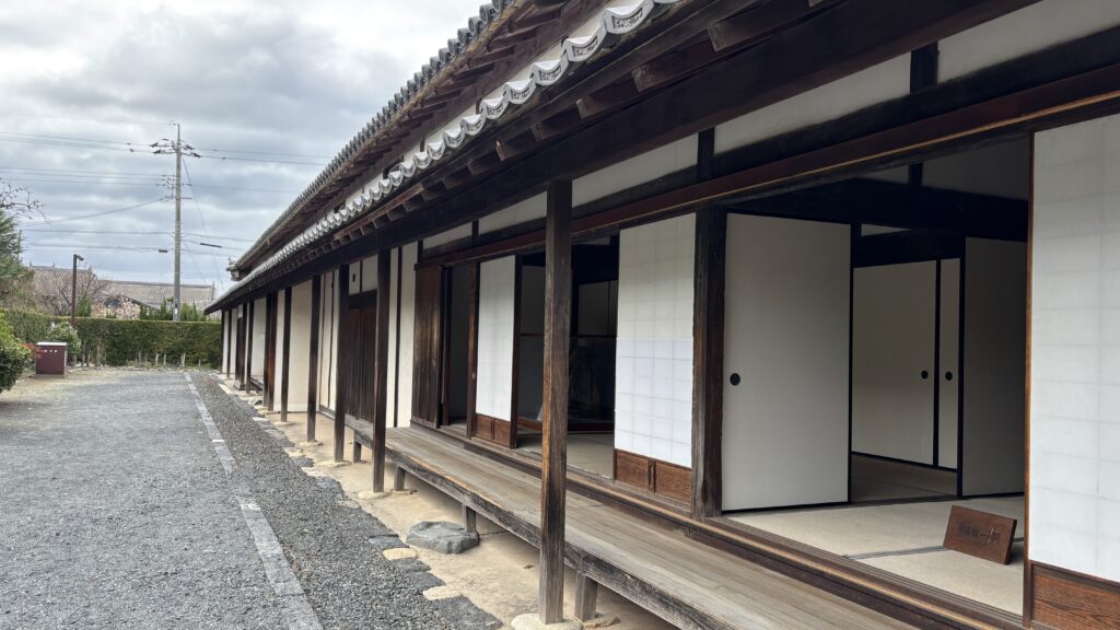 旧厚狭毛利家萩屋敷長屋を見学