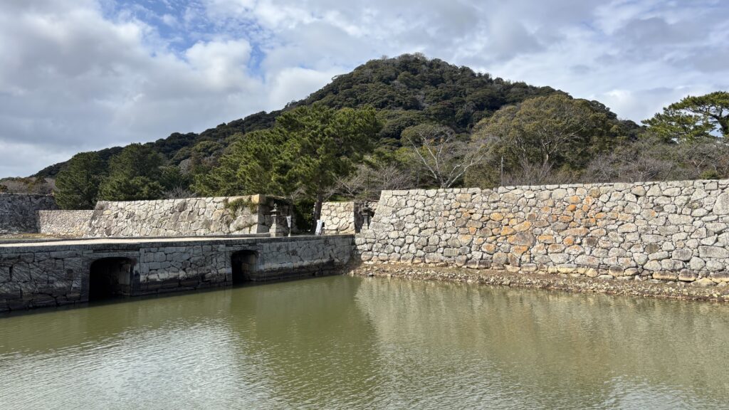 最初は萩城跡を観光