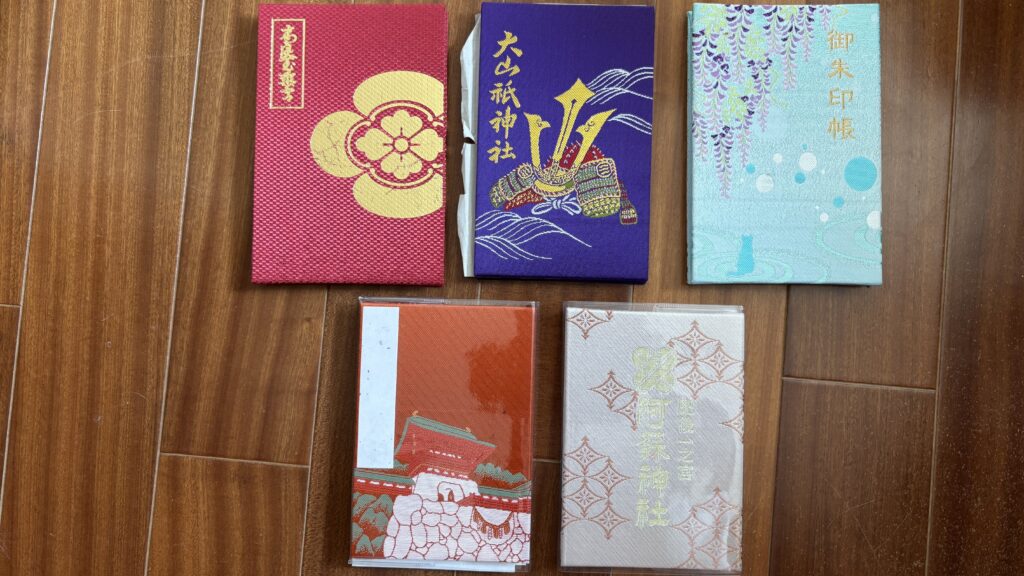 大山祇神社や阿蘇神社など色や柄の異なる5冊のオリジナル御朱印帳